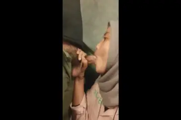 Bokep Indo Hijab Berikan Pelayanan Jelang Tidur poster