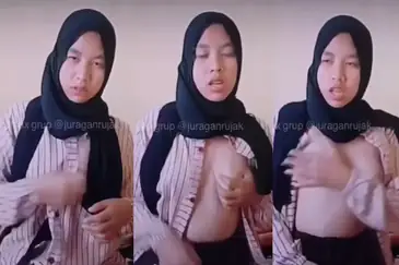 Cewek Hijab Sange Berat Colmek Pake Ujung Jari poster