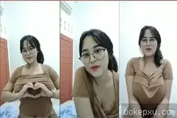 Chubby Gede Pamer Tetek, Memek Tembem Basah! poster